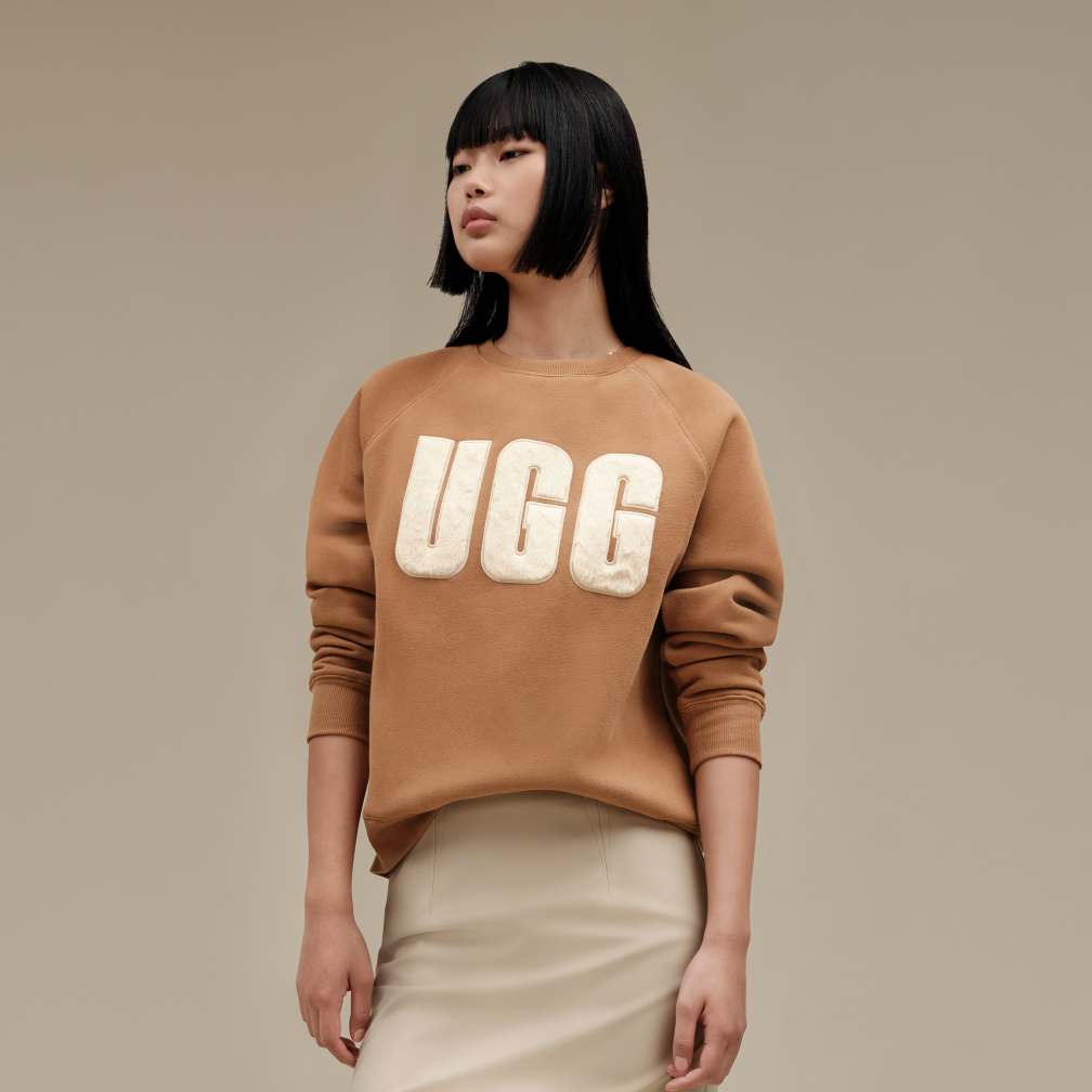 UGG® 公式【 マドリン ファジー ロゴ クルーネック|Madeline